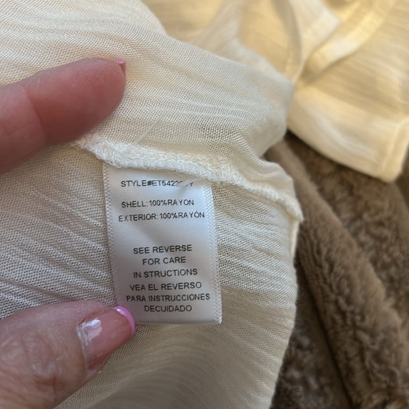 En Creme blouse - Picture 7 of 9